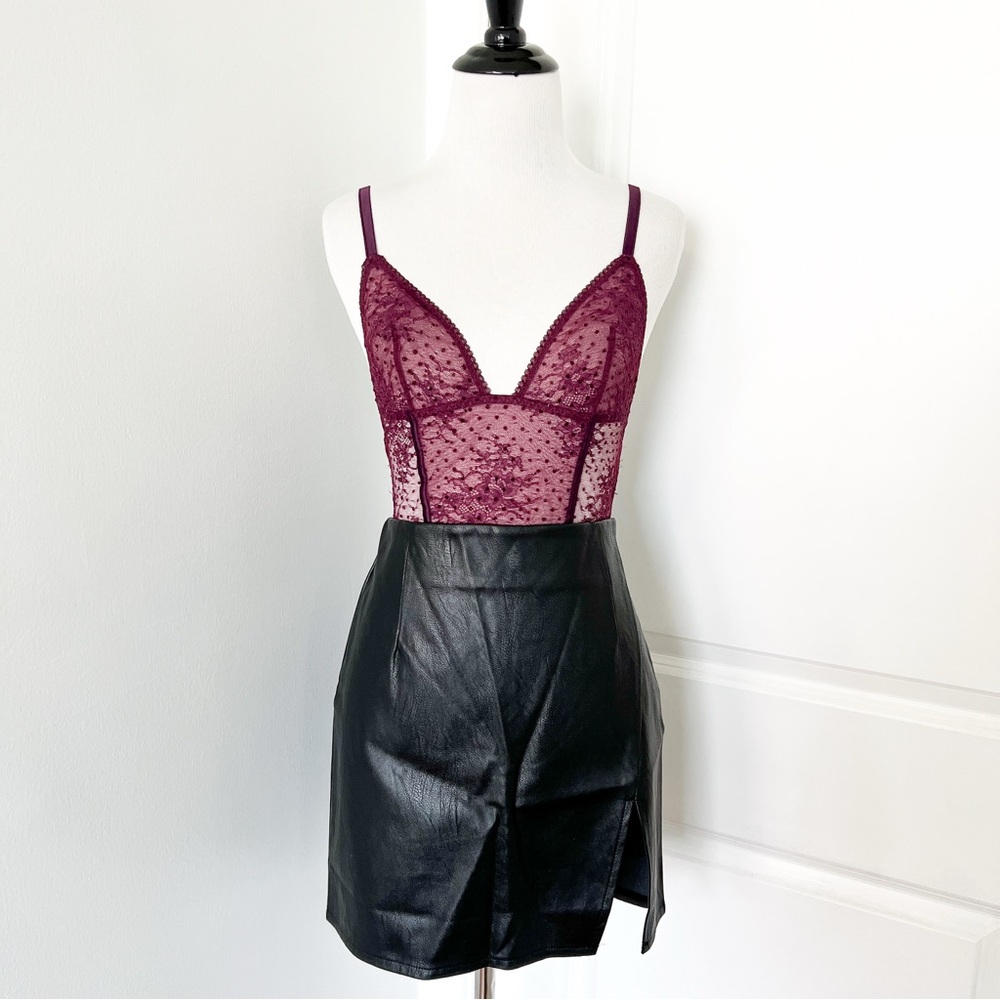 Superdown Mini Skirt in Black with Slit - medium
